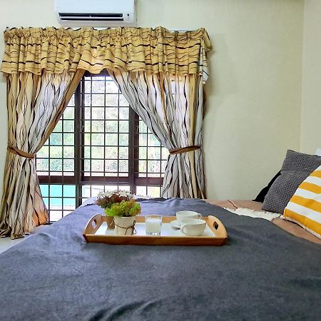 Melaka Afamosa Villa With Private Pool For 10 Pax Алор-Ґаджаг Екстер'єр фото