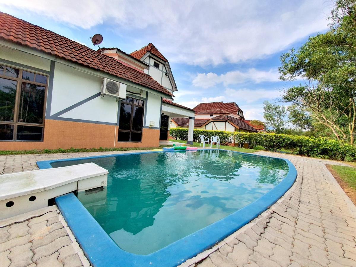 Melaka Afamosa Villa With Private Pool For 10 Pax Алор-Ґаджаг Екстер'єр фото